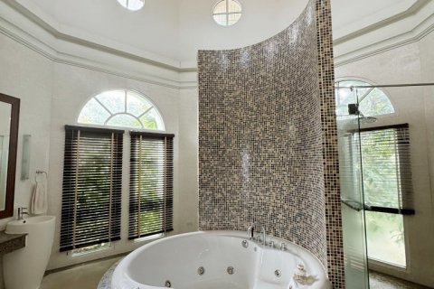 House in Pattaya, Thailand 4 bedrooms № 99597 - photo 23