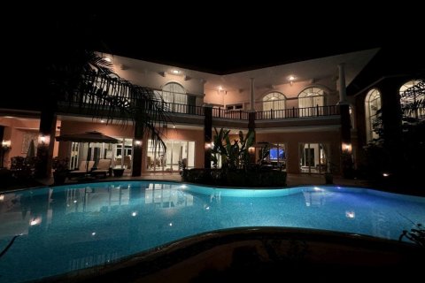 House in Pattaya, Thailand 4 bedrooms № 99597 - photo 2