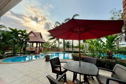 House in Pattaya, Thailand 4 bedrooms № 99597 - photo 7