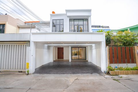 บ้านในวัฒนา, กรุงเทพฯ, ประเทศไทย 4 ห้องนอน № 79532