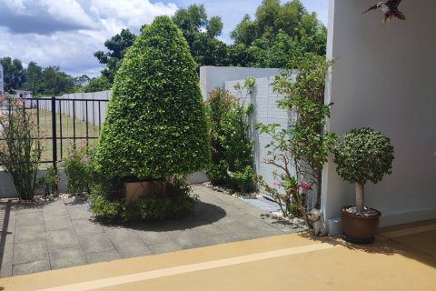Casa de 3 dormitorios en Bang Lamung, Tailandia № 107942 - foto 9