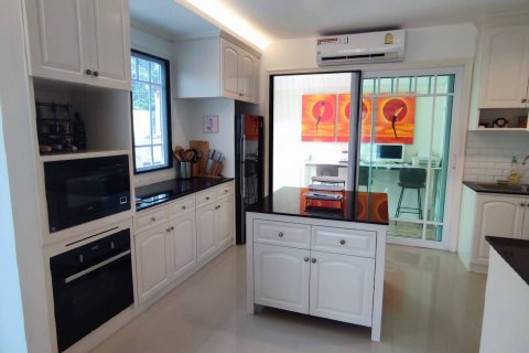 Casa de 3 dormitorios en Bang Lamung, Tailandia № 107942 - foto 16