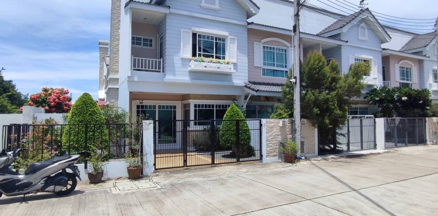 Casa de 3 dormitorios en Bang Lamung, Tailandia № 107942