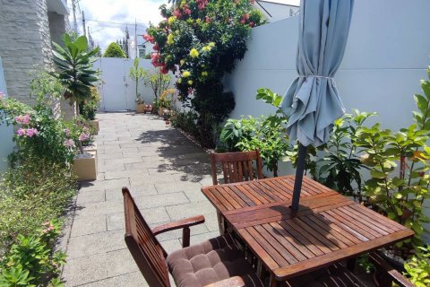 Casa de 3 dormitorios en Bang Lamung, Tailandia № 107942 - foto 7