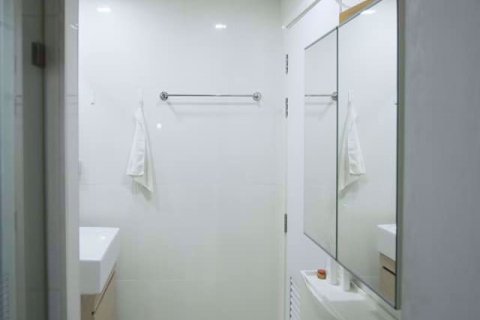 Condo in Khlong Toei, Bangkok, Thailand, 1 bedroom  № 77080 - photo 14