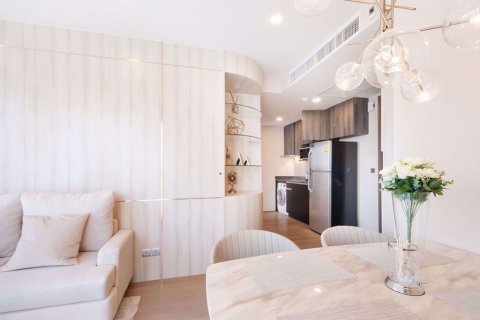 Condominio de 2 dormitorios en Bang Rak, Bangkok, Tailandia № 76916 - foto 4