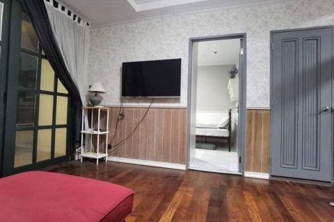 Condominio de 2 dormitorios en Khlong San, Bangkok, Tailandia № 132777 - foto 4