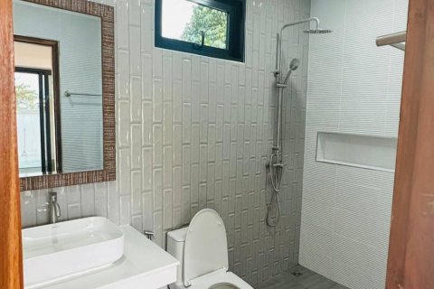 Chalet de 3 dormitorios en Surat Thani, Tailandia № 132696 - foto 7
