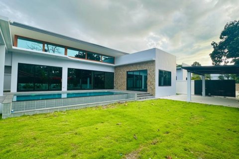 Chalet de 3 dormitorios en Surat Thani, Tailandia № 132696 - foto 3