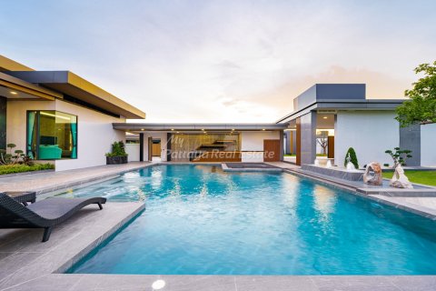 Casa de 6 dormitorios en Pattaya, Tailandia № 78857 - foto 4