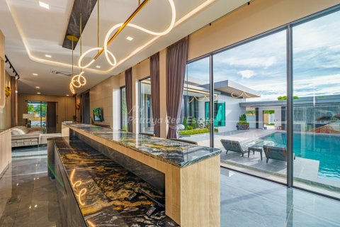Casa de 6 dormitorios en Pattaya, Tailandia № 78857 - foto 13