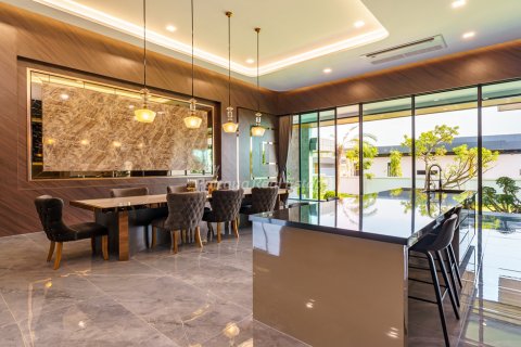 Casa de 6 dormitorios en Pattaya, Tailandia № 78856 - foto 14