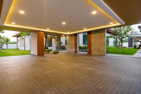 Casa de 6 dormitorios en Pattaya, Tailandia № 78856 - foto 12