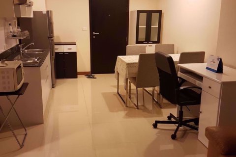 Condominio de 2 dormitorios en Khlong Toei, Bangkok, Tailandia № 77150 - foto 4