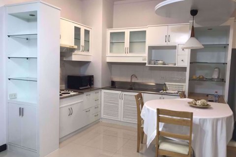 Condominio de 2 dormitorios en Watthana, Bangkok, Tailandia № 77148 - foto 3