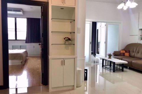 Condominio de 2 dormitorios en Watthana, Bangkok, Tailandia № 77148 - foto 2