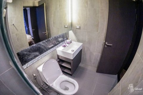 Condominio de 1 dormitorio en Khlong Toei, Bangkok, Tailandia № 144596 - foto 6