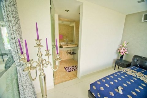Apartment in Pattaya, Thailand 2 bedrooms № 118951 - photo 9