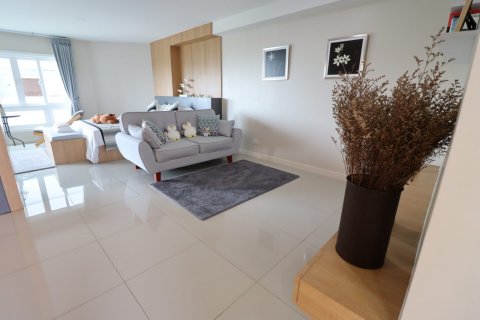 Condominio de 1 dormitorio en Chon Buri, Tailandia № 100017 - foto 14