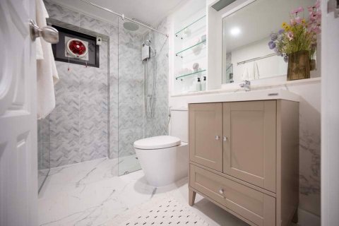 Condominio de 2 dormitorios en Watthana, Bangkok, Tailandia № 82460 - foto 9