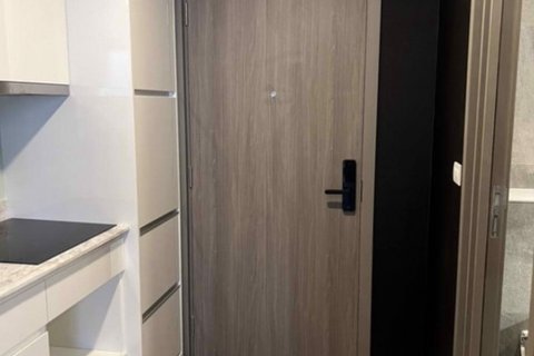 Dúplex de 3 dormitorios en Huai Khwang, Bangkok, Tailandia № 82459 - foto 7