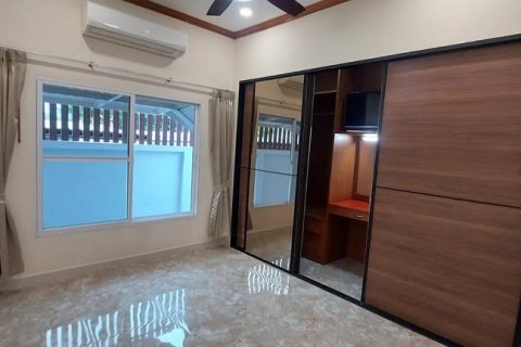 Casa de 3 dormitorios en Pattaya, Tailandia № 116660 - foto 11