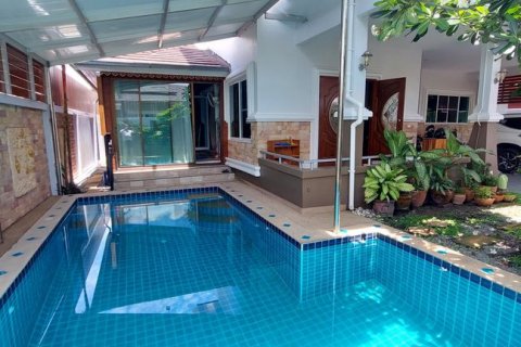 Casa de 3 dormitorios en Pattaya, Tailandia № 116660 - foto 5