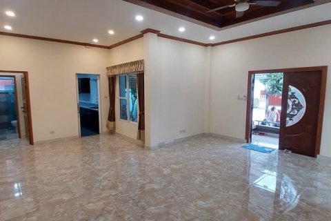 Casa de 3 dormitorios en Pattaya, Tailandia № 116660 - foto 14