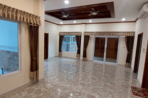 Casa de 3 dormitorios en Pattaya, Tailandia № 116660 - foto 6