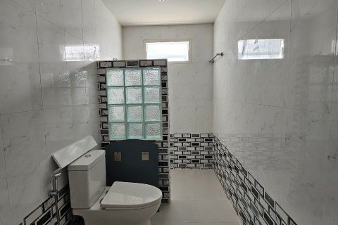 Casa de 2 dormitorios en Pattaya, Tailandia № 116661 - foto 15