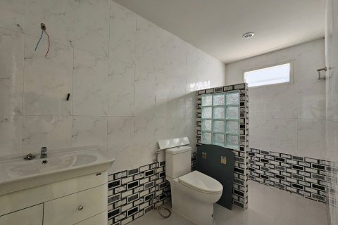 Casa de 2 dormitorios en Pattaya, Tailandia № 116661 - foto 14