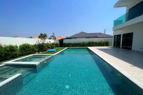 Chalet de 4 dormitorios en Hua Hin, Tailandia № 119851 - foto 3