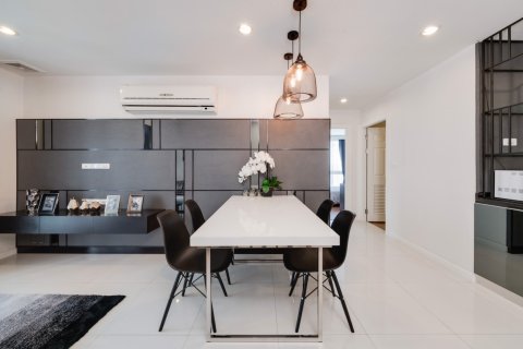 Condominio de 2 dormitorios en Bang Rak, Bangkok, Tailandia № 80331 - foto 5