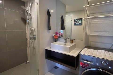 Condominio de 2 dormitorios en Phra Khanong, Bangkok, Tailandia № 80330 - foto 10