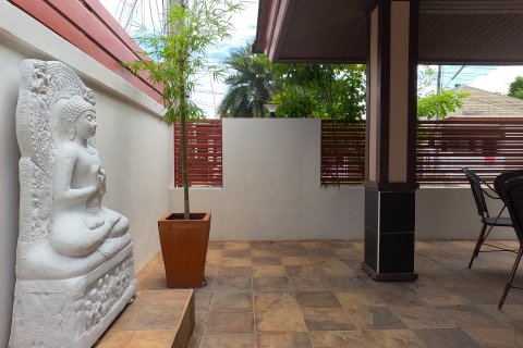 Chalet de 3 dormitorios en Pattaya, Tailandia № 130446 - foto 10