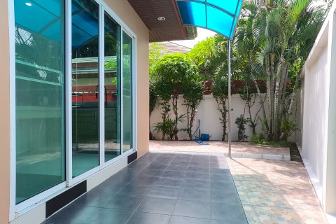 Chalet de 3 dormitorios en Pattaya, Tailandia № 130446 - foto 5