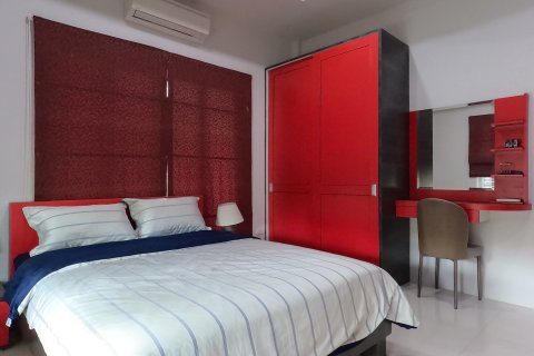 Chalet de 3 dormitorios en Pattaya, Tailandia № 130446 - foto 24