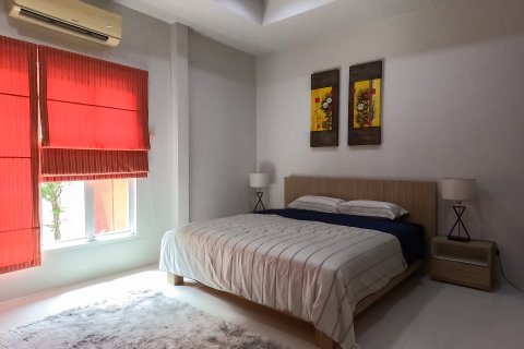 Chalet de 3 dormitorios en Pattaya, Tailandia № 130446 - foto 20