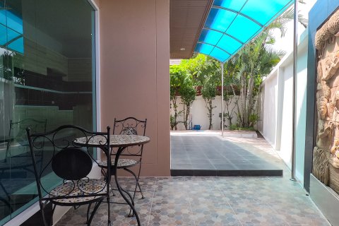 Chalet de 3 dormitorios en Pattaya, Tailandia № 130446 - foto 6