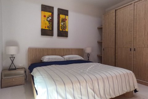 Chalet de 3 dormitorios en Pattaya, Tailandia № 130446 - foto 30