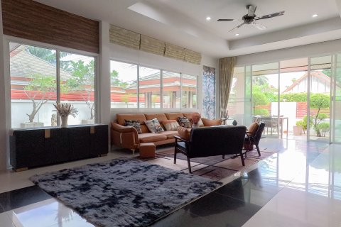 Chalet de 3 dormitorios en Pattaya, Tailandia № 130446 - foto 16