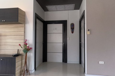 Chalet de 3 dormitorios en Pattaya, Tailandia № 130446 - foto 28