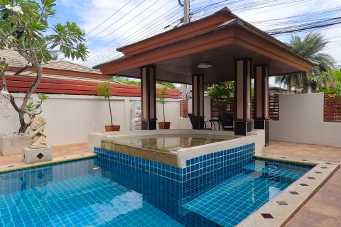 Chalet de 3 dormitorios en Pattaya, Tailandia № 130446 - foto 4