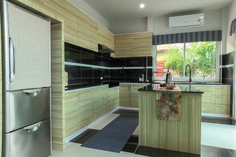 Chalet de 3 dormitorios en Pattaya, Tailandia № 130446 - foto 19