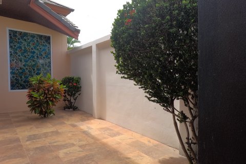 Chalet de 3 dormitorios en Pattaya, Tailandia № 130446 - foto 8