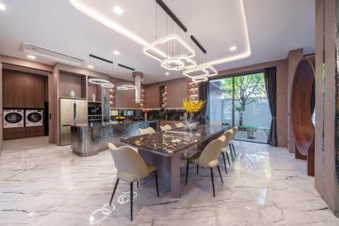 Chalet de 6 dormitorios en Pattaya, Tailandia № 130443 - foto 8