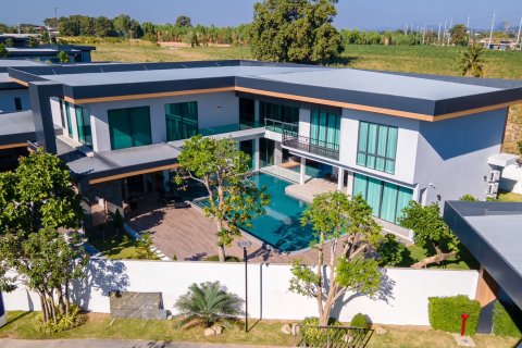 Villa in Pattaya, Thailand 6 Schlafzimmer № 130443