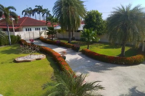 Casa de 4 dormitorios en Hua Hin, Tailandia № 83612 - foto 3