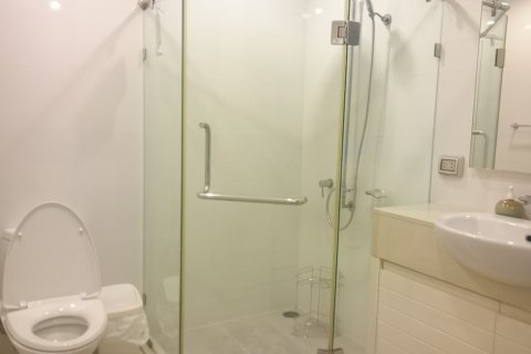 Condominio de 2 dormitorios en Bangkok, Tailandia № 144104 - foto 14