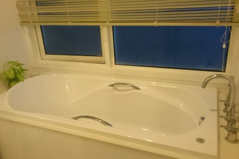 Condominio de 2 dormitorios en Bangkok, Tailandia № 144104 - foto 16